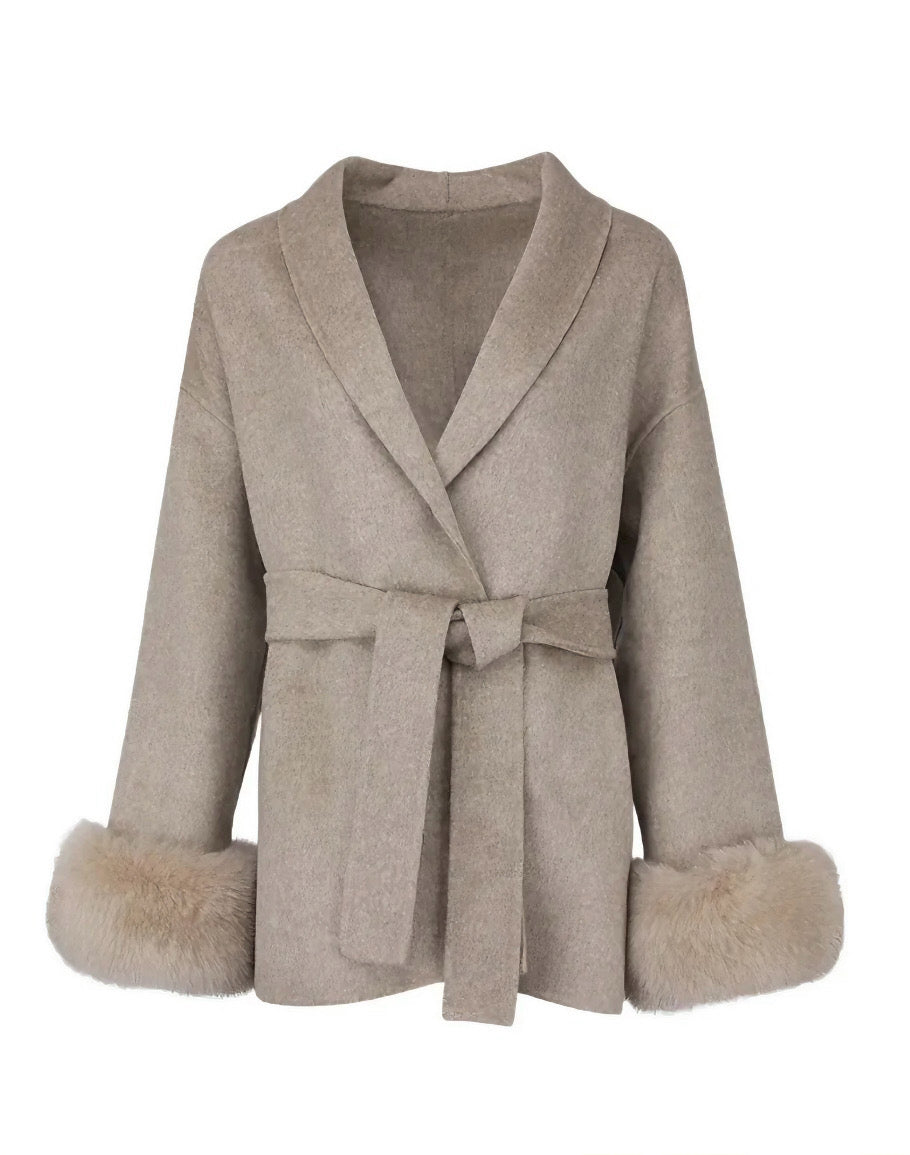 Kurzer Wollmantel mit Fellärmel Beige