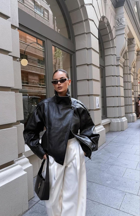 Jacke in Lederoptik mit Schulterriegeln Schwarz